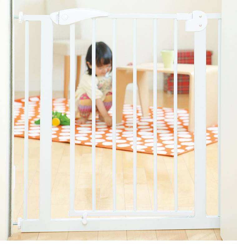 赤ちゃん安全策のためにベビーゲート、ドア付きがおすすめ